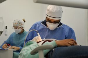 Servicio de odontología de calidad: trabajando arduo por la salud