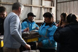 Entrega de indumentaria a trabajadores municipales