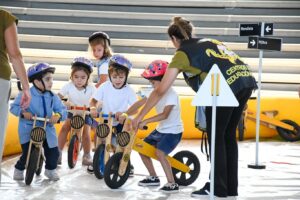 Simulando la ciudad: Las infancias aprenden educación vial a través del juego