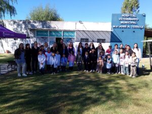 Educación y bienestar animal: Jornada educativa en el Hospital Veterinario con instituciones del interior