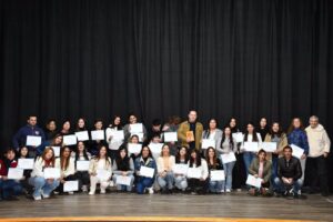 Más herramientas para crecer: Nuevos egresados del Curso de Camarero Profesional en Navarro